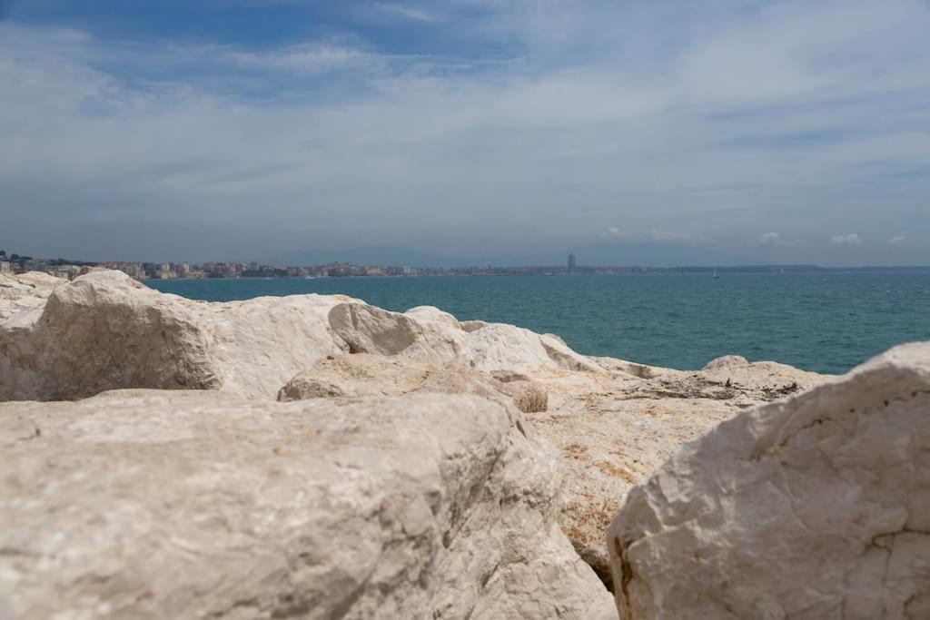 Alloggio Turistico Flavia Anzio Esterno foto